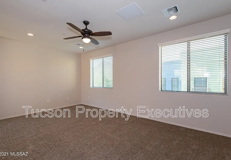 2442 E Emerald Moon Dr #1 — Photo 17