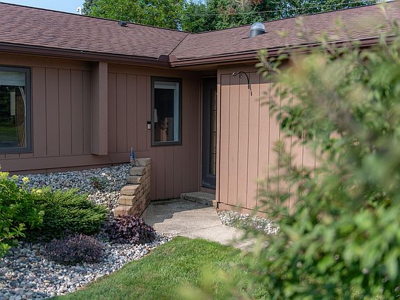 3rd image of 118 Darley Ave