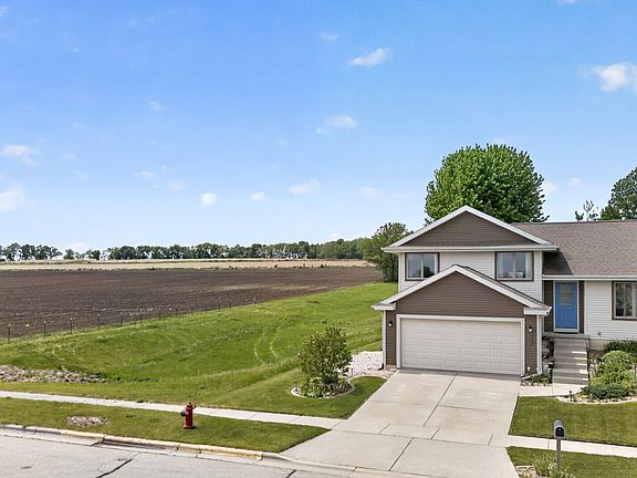 3rd image of 653 Autumn Wood Pkwy