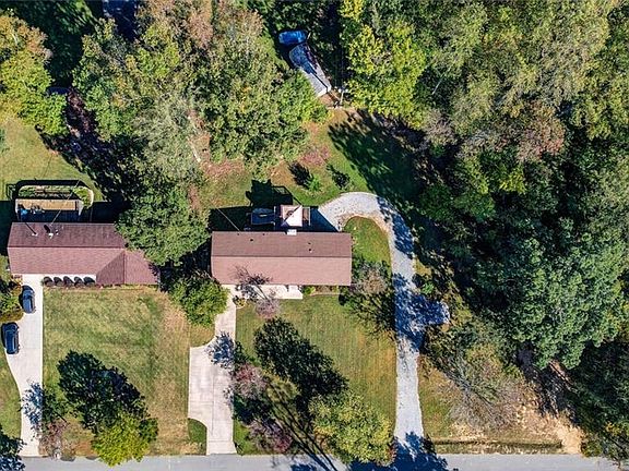 3rd image of 1109 Riveria Dr