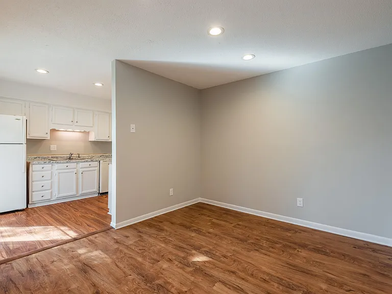 502 Cedartop Ln #B — Photo 7