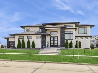 17466 Berkshire Pkwy, Clive, IA 50325