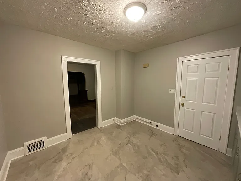 10012 Greenview Ave — Photo 3