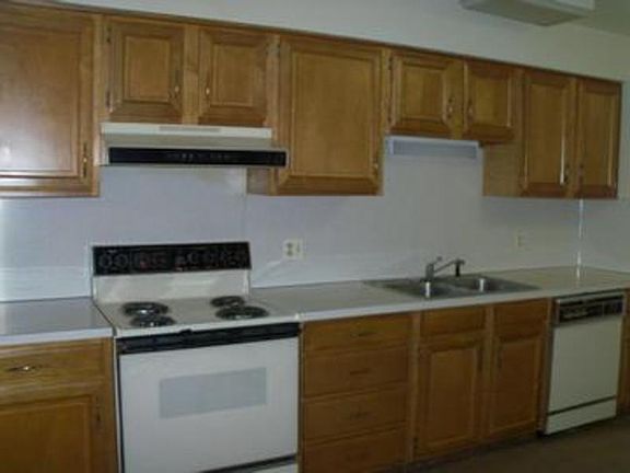 2nd image of 466 Woodland Dr