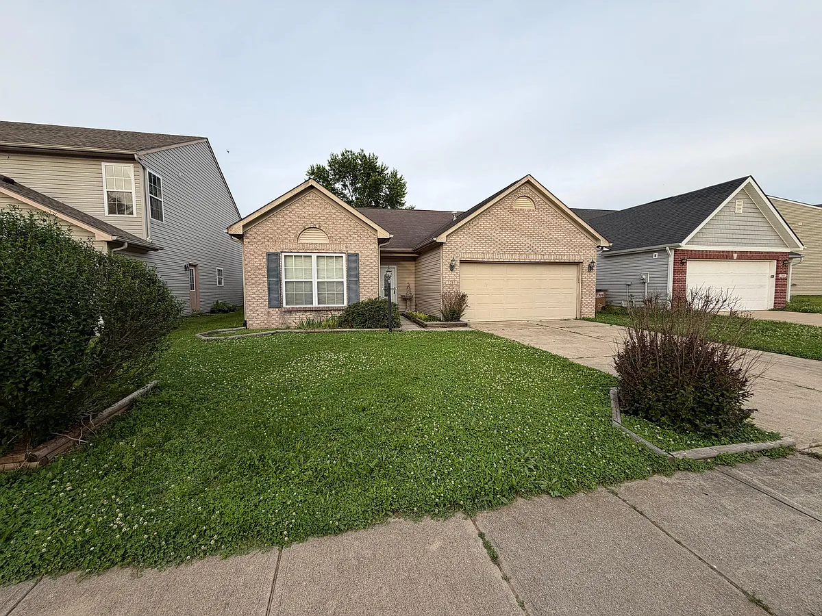 Building Photo - 3285 Lakestream Dr