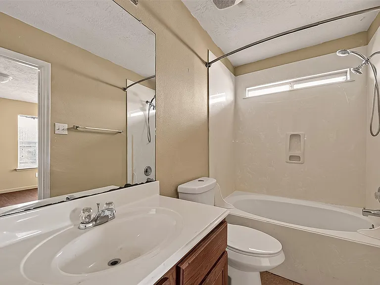 827 Royal George Ln — Photo 32