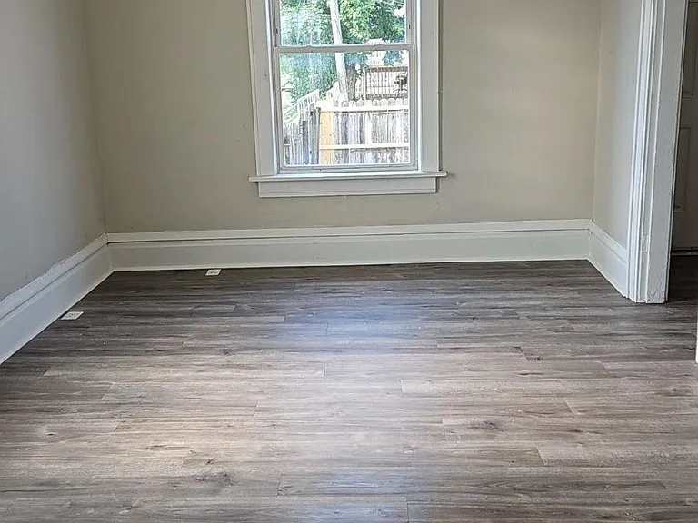 798 E Whittier St — Photo 2