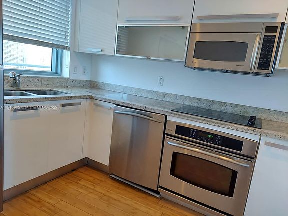 4th image of 601 NE 36th St APT 1810
