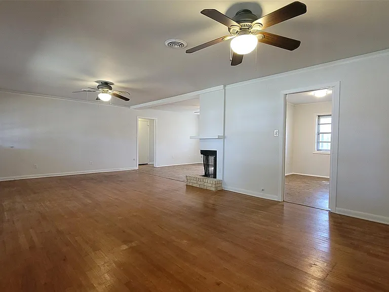 801 Rosewood Dr — Photo 8