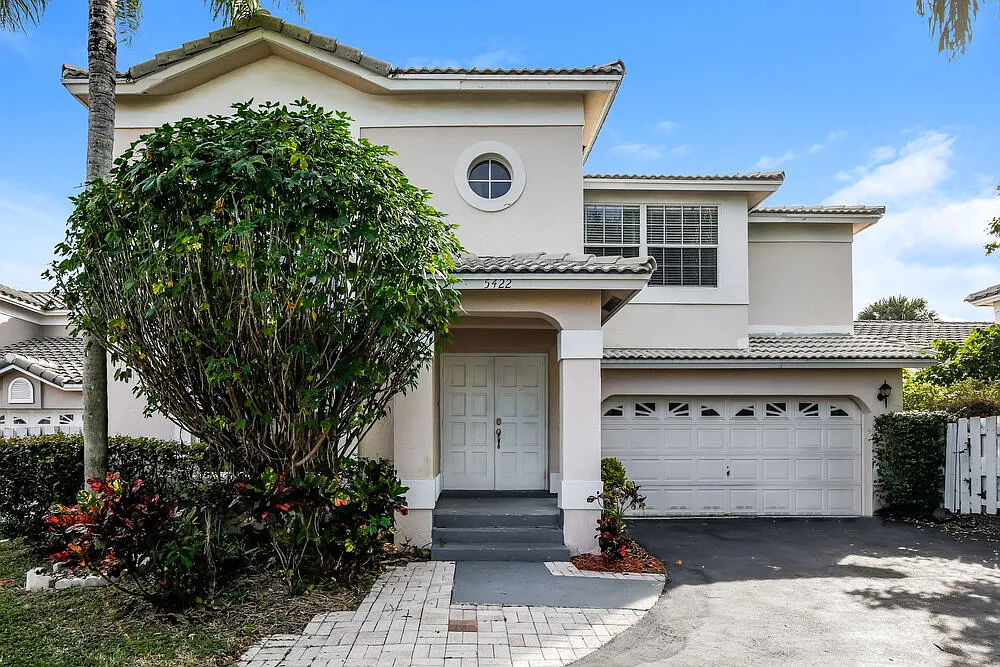 3 bed, 2.5 bath, 2158 sqft, $5,140 — Photo 1