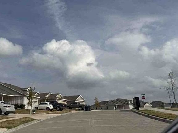 Exterior Neighborhood (street photo)