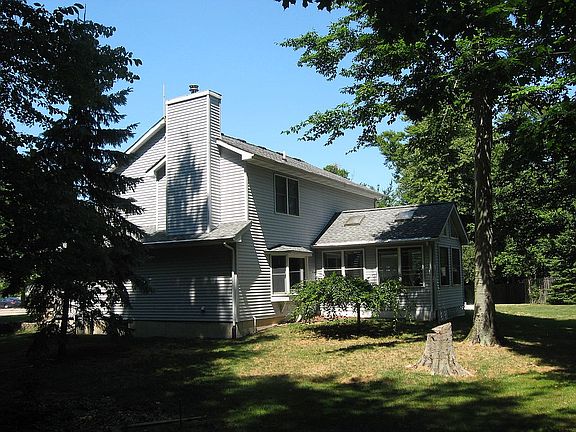 3rd image of 1205 Burlington Dr