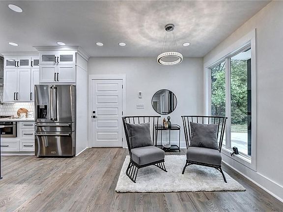 4th image of 4056 Ashford Dunwoody Rd NE