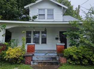 302 N High St, Blackstone, VA 23824