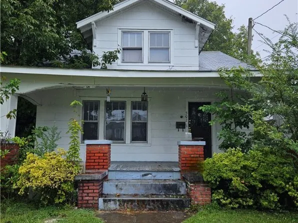 302 N High St, Blackstone, VA 23824