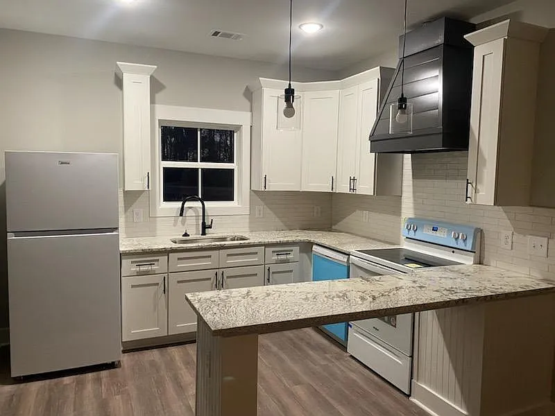 2 bed, $1,425 — Photo 2