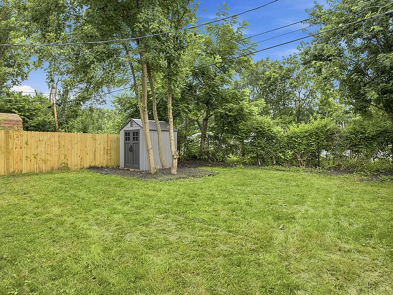 2118 Ulen Ln — Photo 13