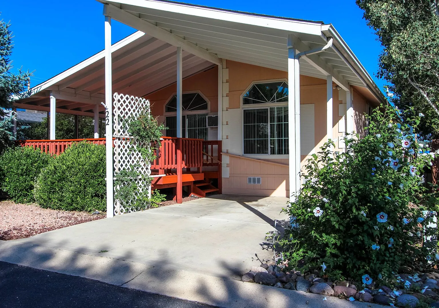 Nice Manufactured Home — Photo 2