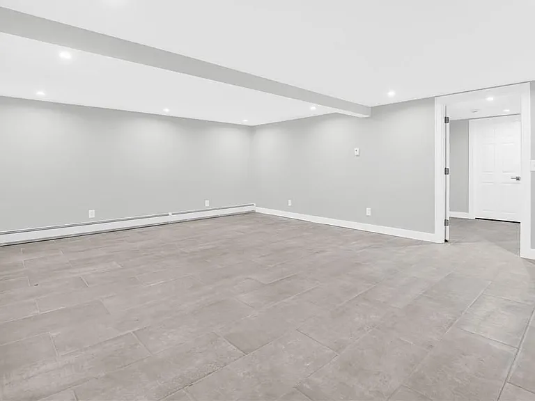 7 Jay Dr — Photo 30