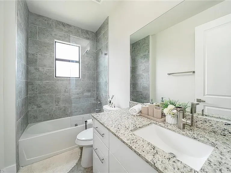 1608 NW 38th Ave — Photo 9
