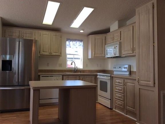 5th image of 864 Nettles Blvd