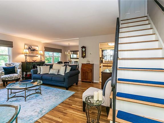 5th image of 421 Tompkins Ave