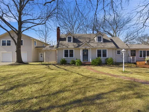 14401 Lookout Dr, Kansas City, MO 64139