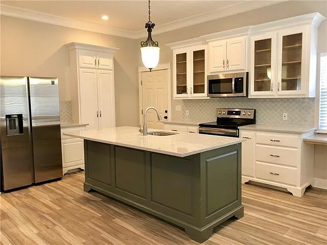 325 E Hornsby St — Photo 3