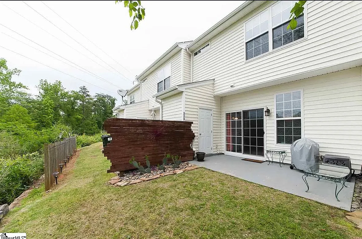 2 bed, 2.5 bath, 1500 sqft, $1,700 — Photo 2