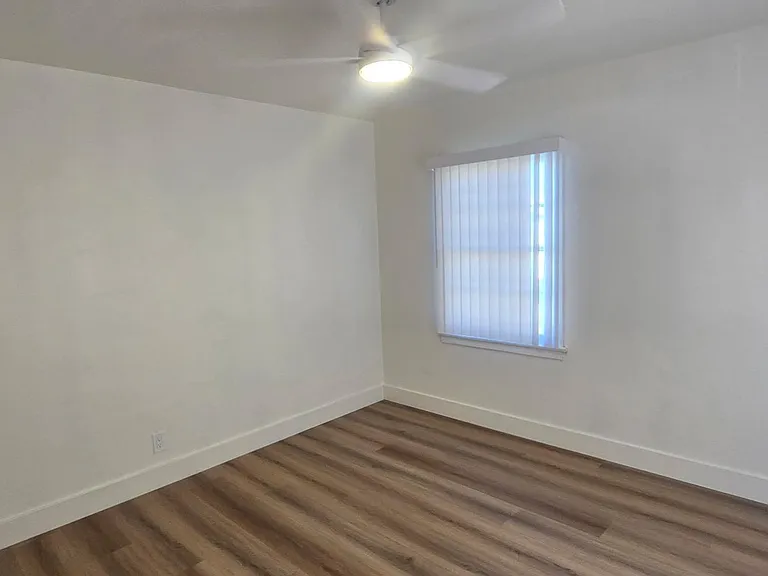 1631 S Bronson Ave — Photo 7