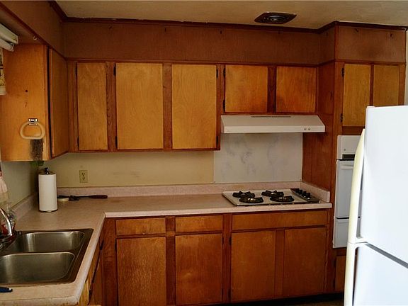 5th image of 3520 Bastian Dr
