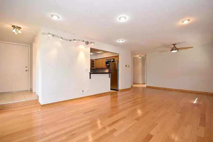 20 Parkside Ct #18 — Photo 1