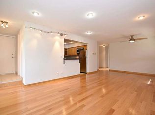 20 Parkside Ct APT 18, Vernon Hills, IL 60061