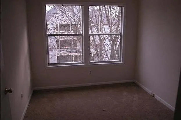 2 bed, 1000 sqft, $2,300 — Photo 4