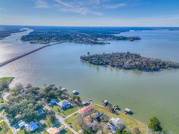 3rd image of 226 Sandy Dr