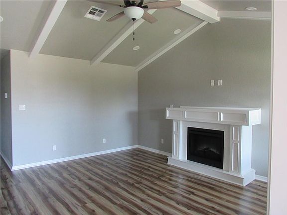 4th image of 317 E Terrace Dr