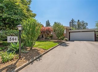 564 Maplehill Dr, Burlington, ON L7N 2W3