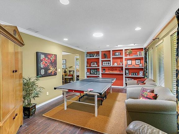 4th image of 200 Jasmine Ln