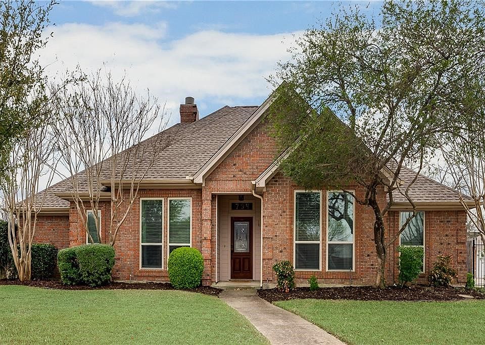 Welcome home to 794 Mesquite Lane.