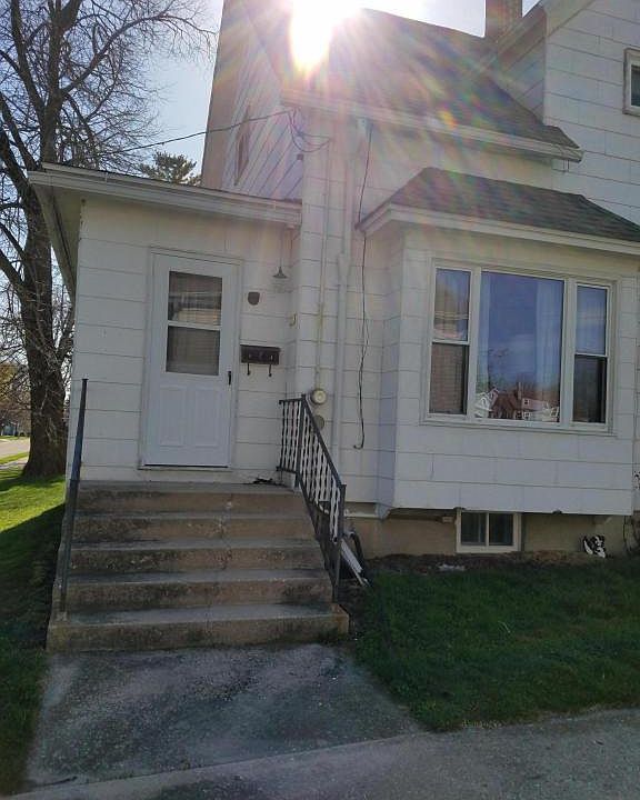 1st image of 221 Forest St