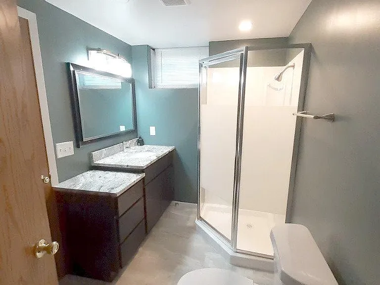 Lower level 3/4 bathroom