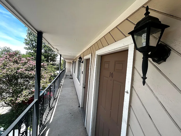 1010 W 23rd St #10 — Photo 3