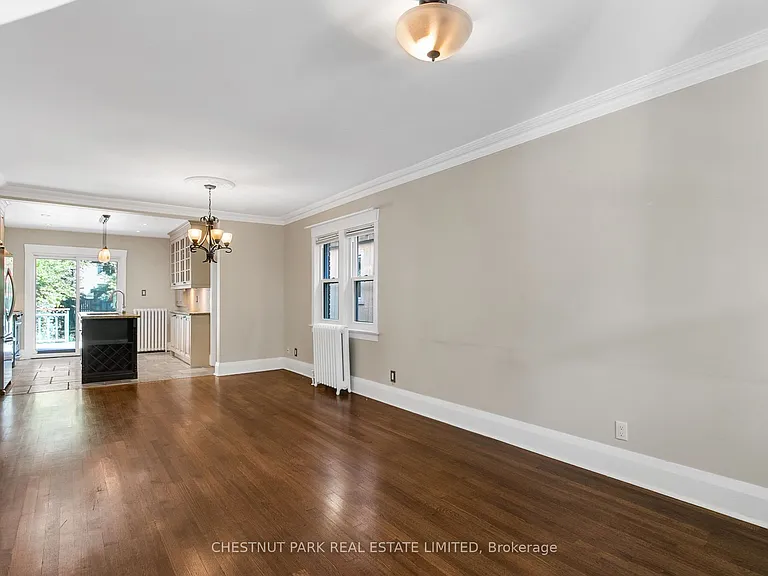 484 Merton St — Photo 10