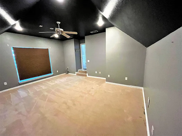 18716 Greenside Dr — Photo 26