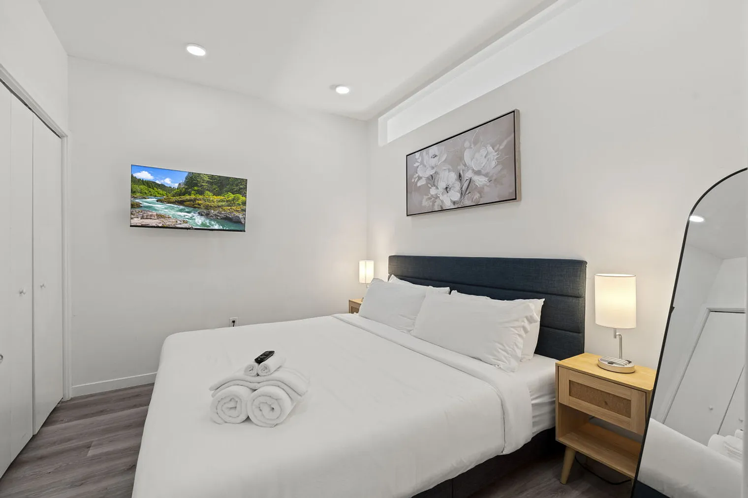 1 bed, 1.0 bath, 6027 sqft, $5,400 — Photo 3