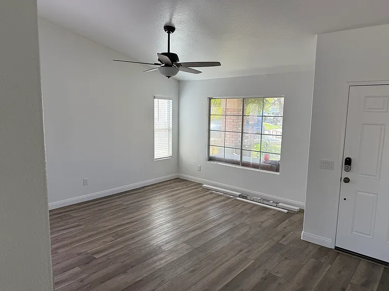 31548 Hamburg Cir — Photo 10