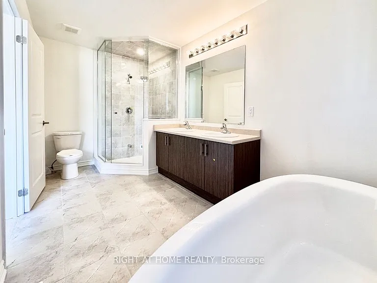 12 Daisy St — Photo 8