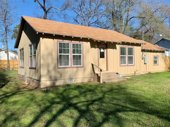 104 Pollard St, Sulphur Springs, TX 75482