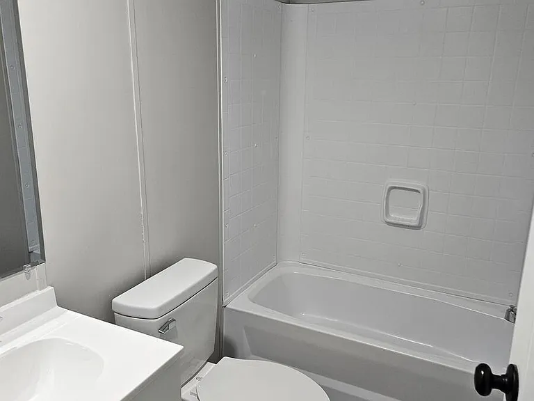 2737 W Washington Ctr #5 — Photo 5