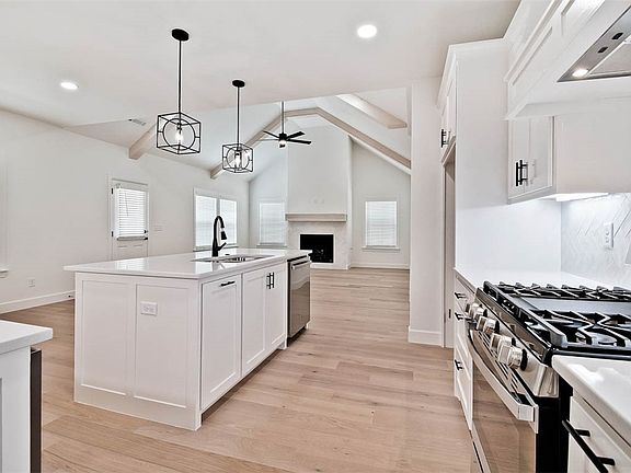 5th image of 267 Kinross Dr